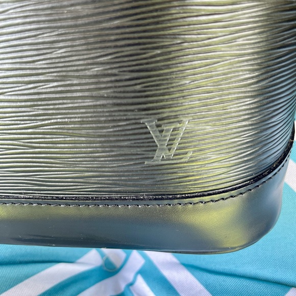💕Authentic Louis Vuitton Epi Alma - Picture 3 of 16